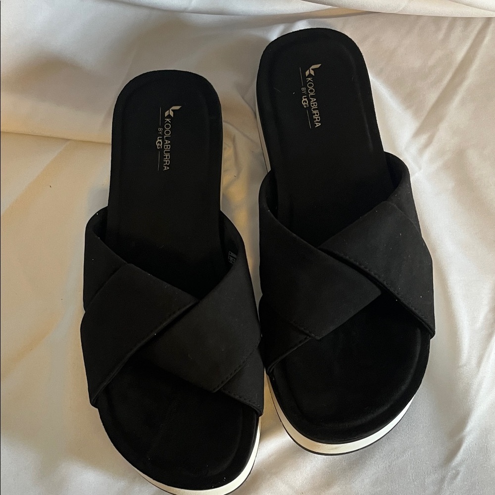 Koolaburra Women's Black Cross-Band Sandals